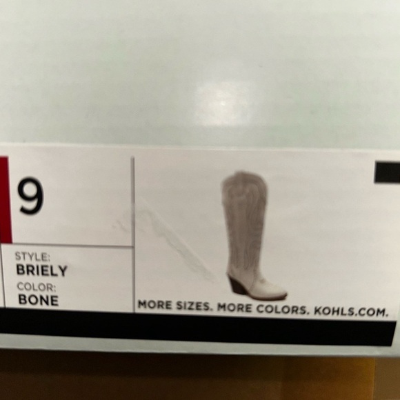 White and Brown Heeled Boots with Western Flair - Picture 4 of 4